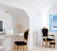ABOVE BLUE SUITES SANTORINI